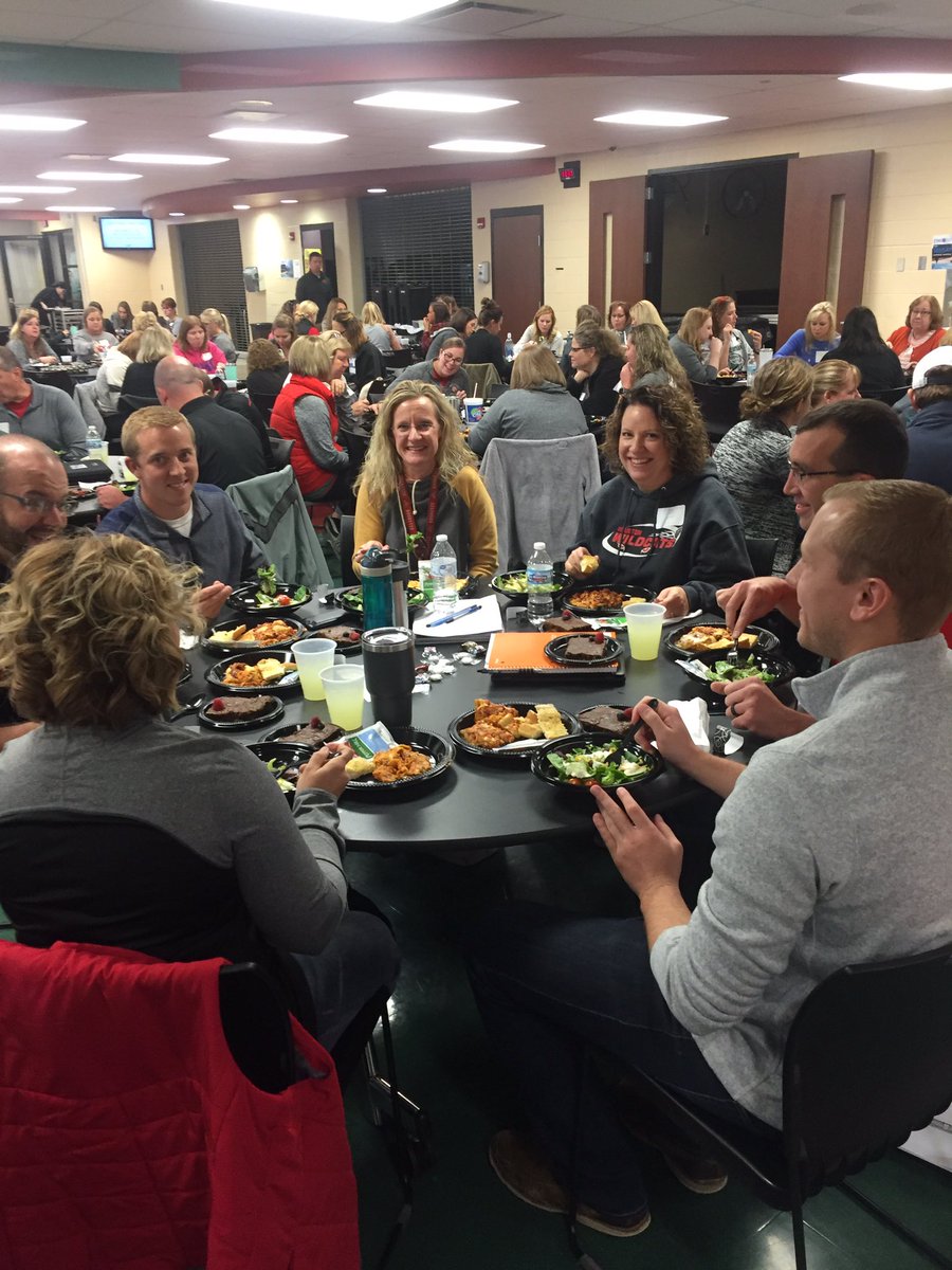 MidwestRegESC's tweet photo. #WCEDTech - Thanks to UVCC Cilinary Program for awesome lunch at Tech Conference! https://t.co/caeP8q6uce