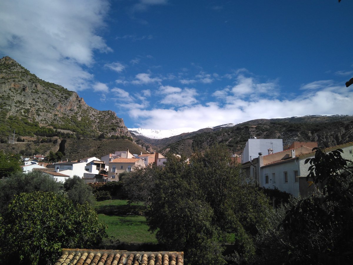 Se van las nubes y ¡Sorpresa! #nieve en la Sierra de #Nigüelas