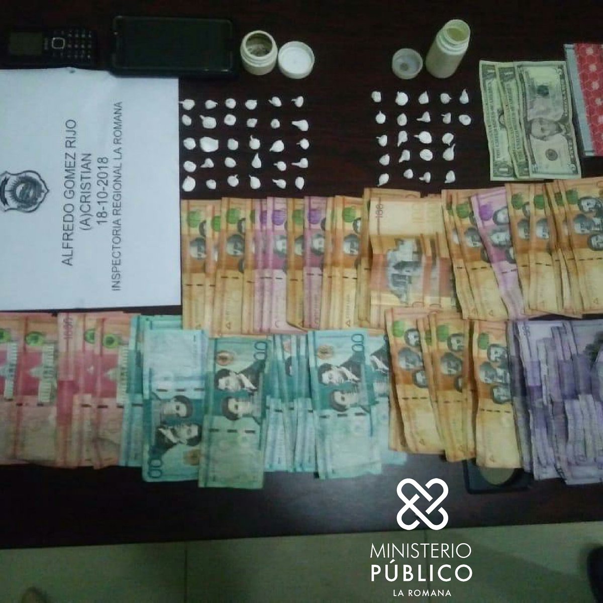 fiscalialr's tweet photo. El MP de La Romana a cargo de la Procuradora Fiscal Titular, Licda. Reina Y. Rodríguez Cedeño y la DNCD, realizaron 10 allanamientos el 18-10-18, donde resultaron arrestados 4 personas, en dichos allanamientos se ocupó sustancias controladas, armas y dinero.
#MPLR https://t.co/AGD3EXmb0W