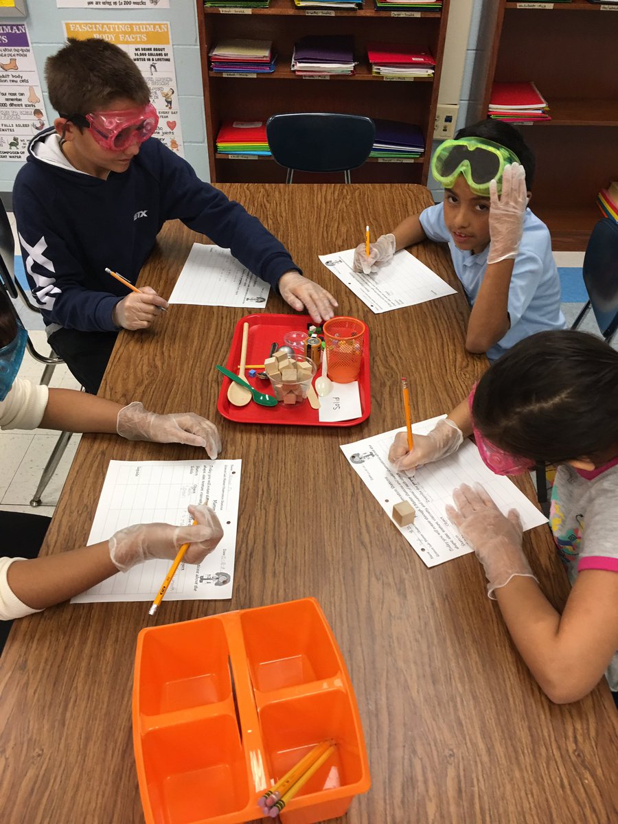 Observation Stations today in the lab, observing states of matter: texture shape, size, material and ViScOsItY 🧤  👓 💧 @Brisette5thSEM <a href="/SEM_Dalers/">SEM Dalers</a> @KristeCummings