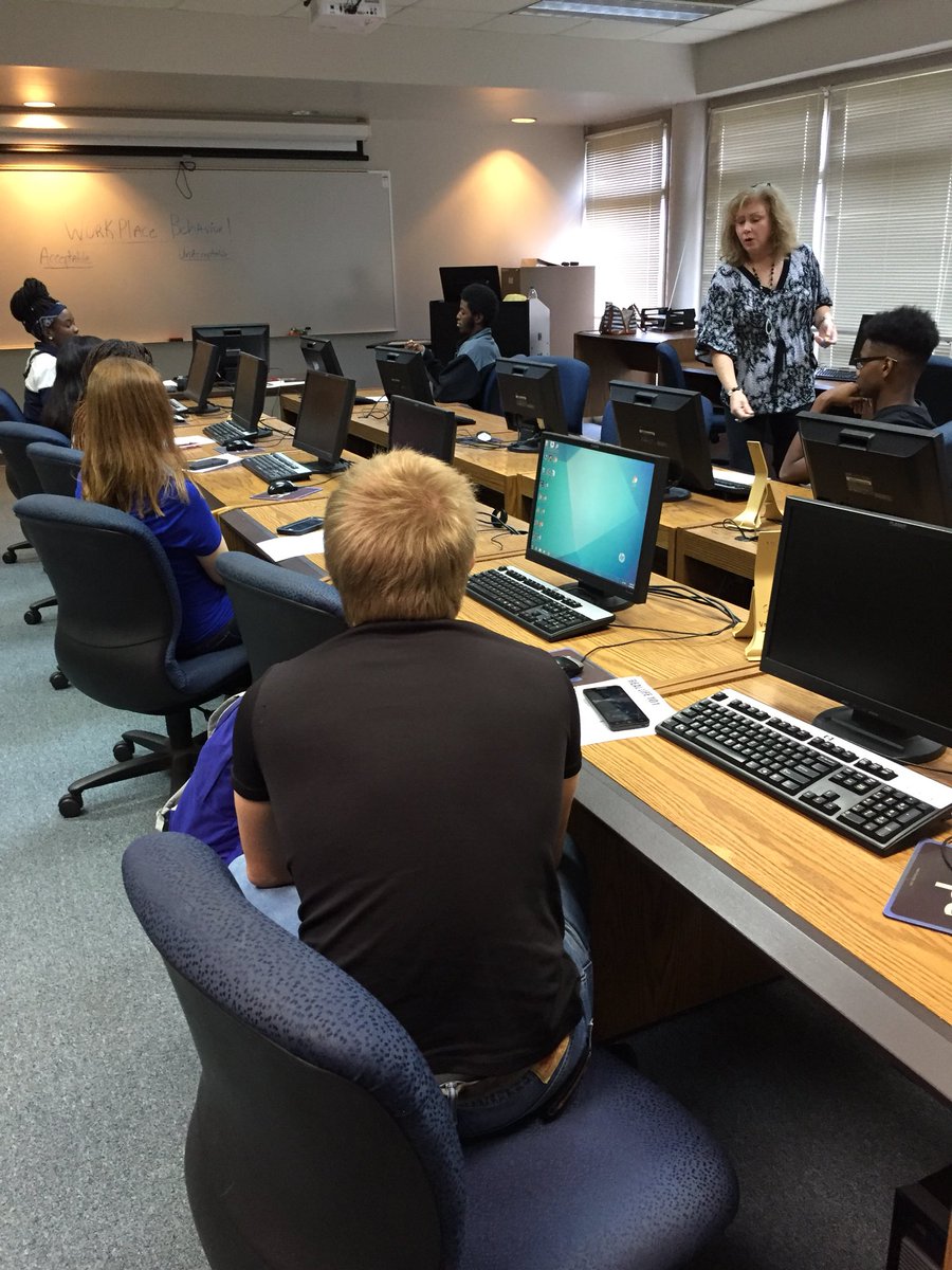 MrsLauraAnglin's tweet photo. Always enjoy Real Life 101! Thank you to @GVACC_Chamber, @SUSCCNews and all the presenters for hosting the juniors and seniors in Chambers County today. #PDforstudents #ALcareercoach https://t.co/7drFtMPYij