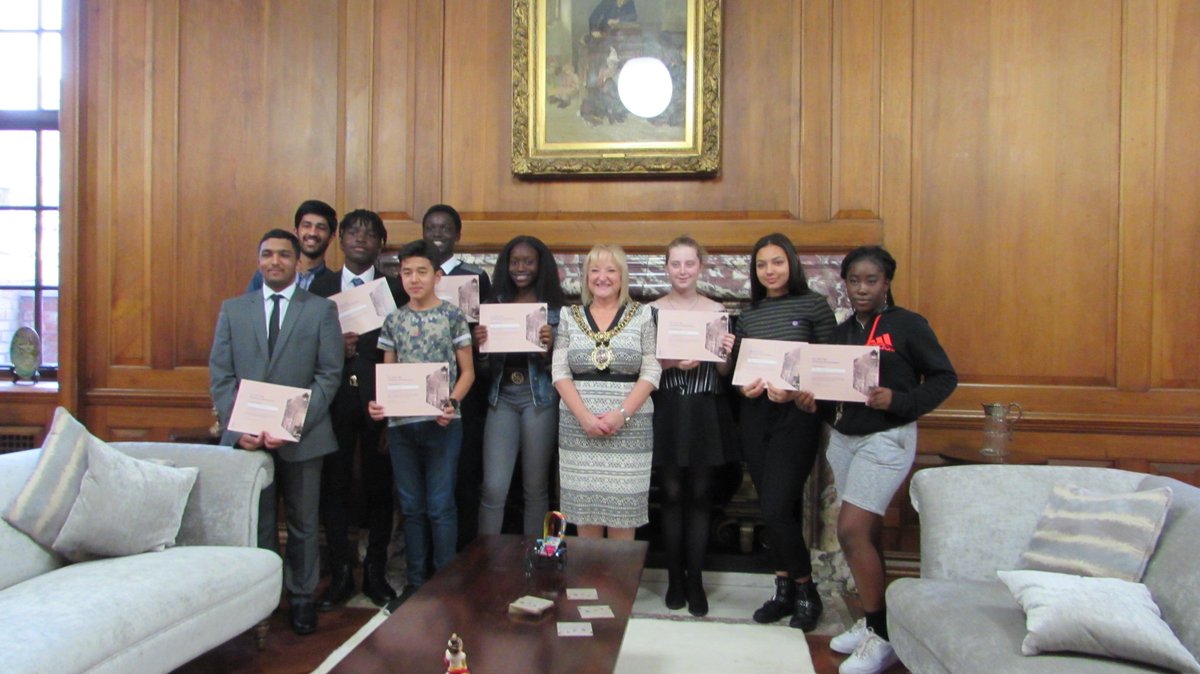 LordMayorOfMcr's tweet photo. I really enjoyed meeting students from local schools who have spent a week doing work experience with the Our Town Hall Project team and presenting them with their certificates. What an inspirational group...our future is in safe hands! https://t.co/fZp73SJFof