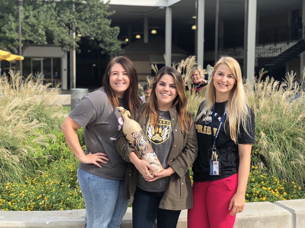 SpringWoodsHigh's tweet photo. Congratulations again to our English 1 team on receiving this weeks Fired up Tiger! #Traditionisback #AllmeansAll #FiredupTiger https://t.co/H1FMen6ZOX