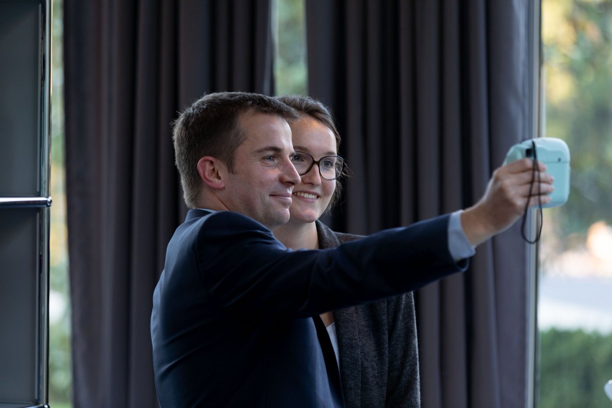 CercleWK85's tweet photo. 📸 Nos 16 dirigeants ont capturé chaque rencontre avec un étudiant par un #selfie 😃! #Polaroid #WK85 https://t.co/hlbiiZ0e7S