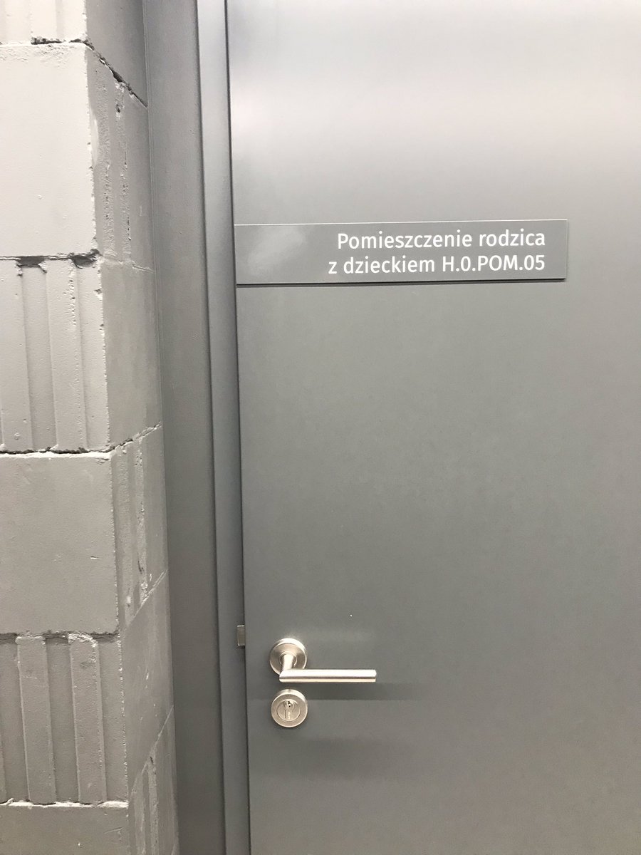 Marta_Bellon's tweet photo. Jakie są plusy robienia konferencji w @Praski_Koneser? Między innymi takie👇🏼(tak, mieliśmy wśród uczestników mamy z małymi dziećmi) #InsideTrends https://t.co/Jp2a899dYs