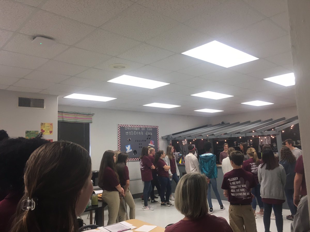 AmandaLTSmith's tweet photo. ACMS men and women visiting the Wildcat Den https://t.co/SqJjMcw5dB