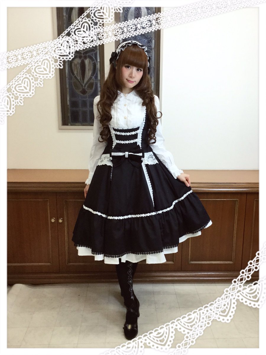 めい ロリィタ着たい だいぶタイムラグだけど Dreamingdropさんの撮影の時の 白黒の無地良いなー可愛いなー欲しいなー ๑ ᴗ ๑ このタグせっかくだから使いたい クラロリ甘クラロリの良さを再認識するコーデ 白黒ロリィタ ロリィタ T Co