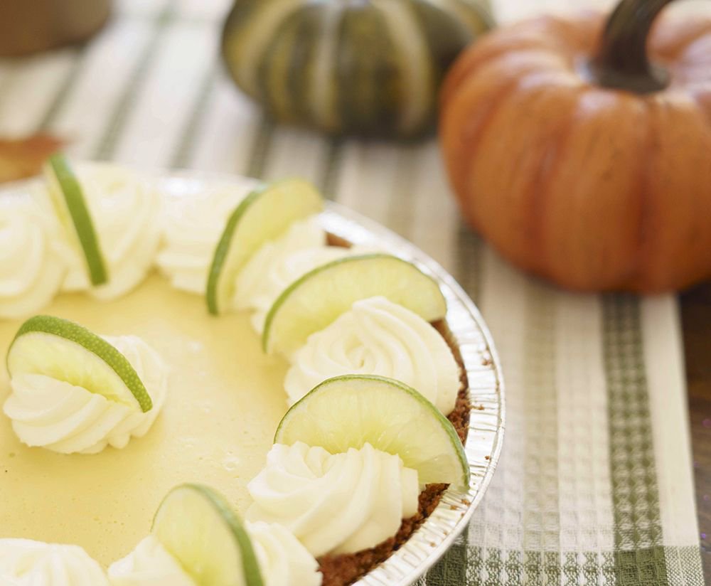 thepiebarla's tweet photo. Handmade from scratch. Delicious ingredients. Unforgettable pies. Come have a slice of #KeyLime pie! #YouWannaPIEceOfMe #ThePieBar #LongBeach   #FridayPIEday #DTLB #DTBA #Food #Foodie #Yum #Mmm #Yummy #FoodPorn https://t.co/mDzVG6UJyl