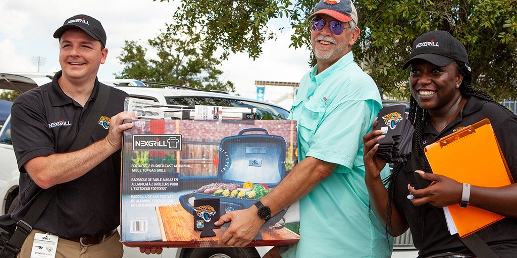nexgrill_ind's tweet photo. Bring 13,000 BTUs to your next tailgate. The #Nexgrill Fortress #Grill packs a punch. #HungryForDifferent #HungryForFootball https://t.co/6qYZbVJsZ6