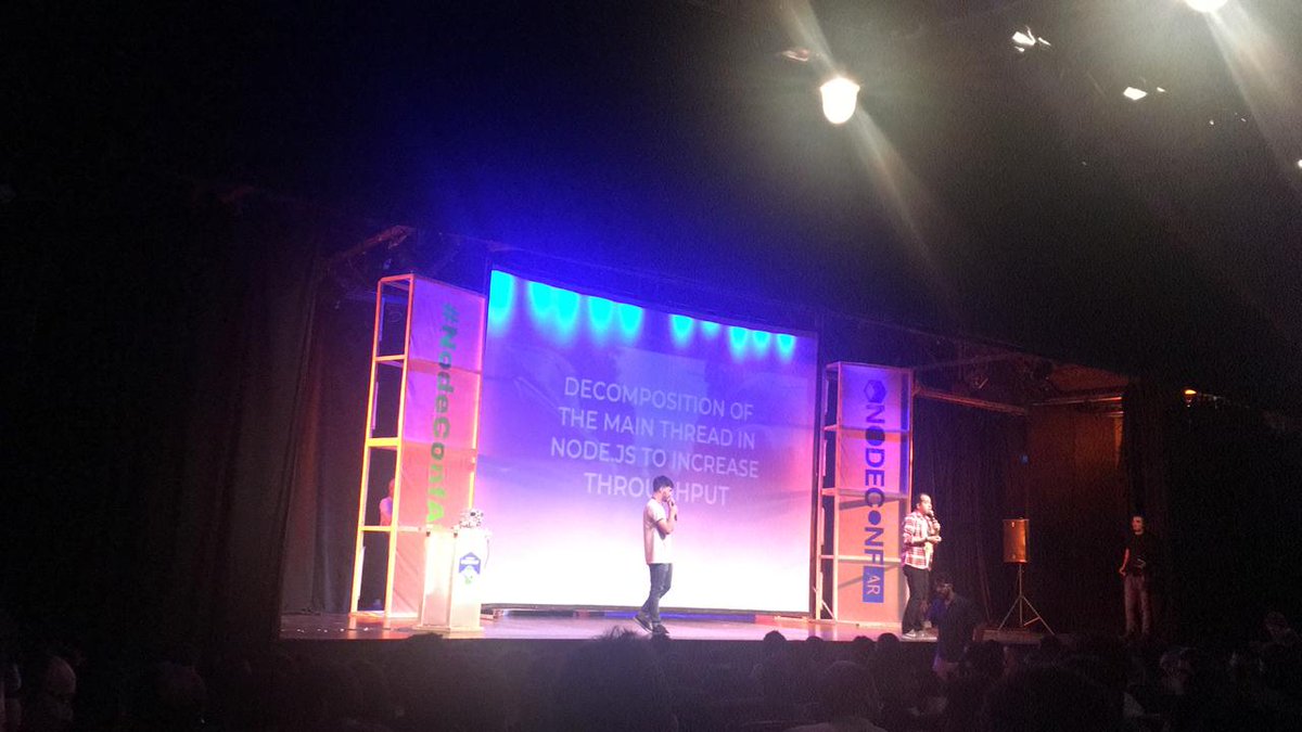 Disfrutando un año más de la <a href="/nodeconfar/">NodeConf Argentina</a> 😃
#NodeConfAr18 rocks!! 🤘