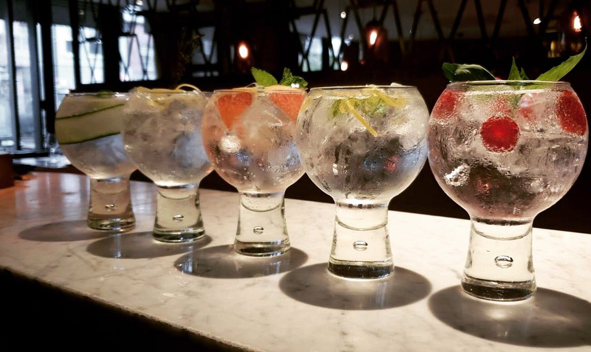 Finally....Fri-dayy 

Signature Serve gin &amp; tonic's at the ready! 
See you tonight! 

What cocktail or gin &amp; tonic signature serve do you fancy tonight?

#Friday #Weekend #Fun #Cocktails #Gin #Tonic #FeverTree