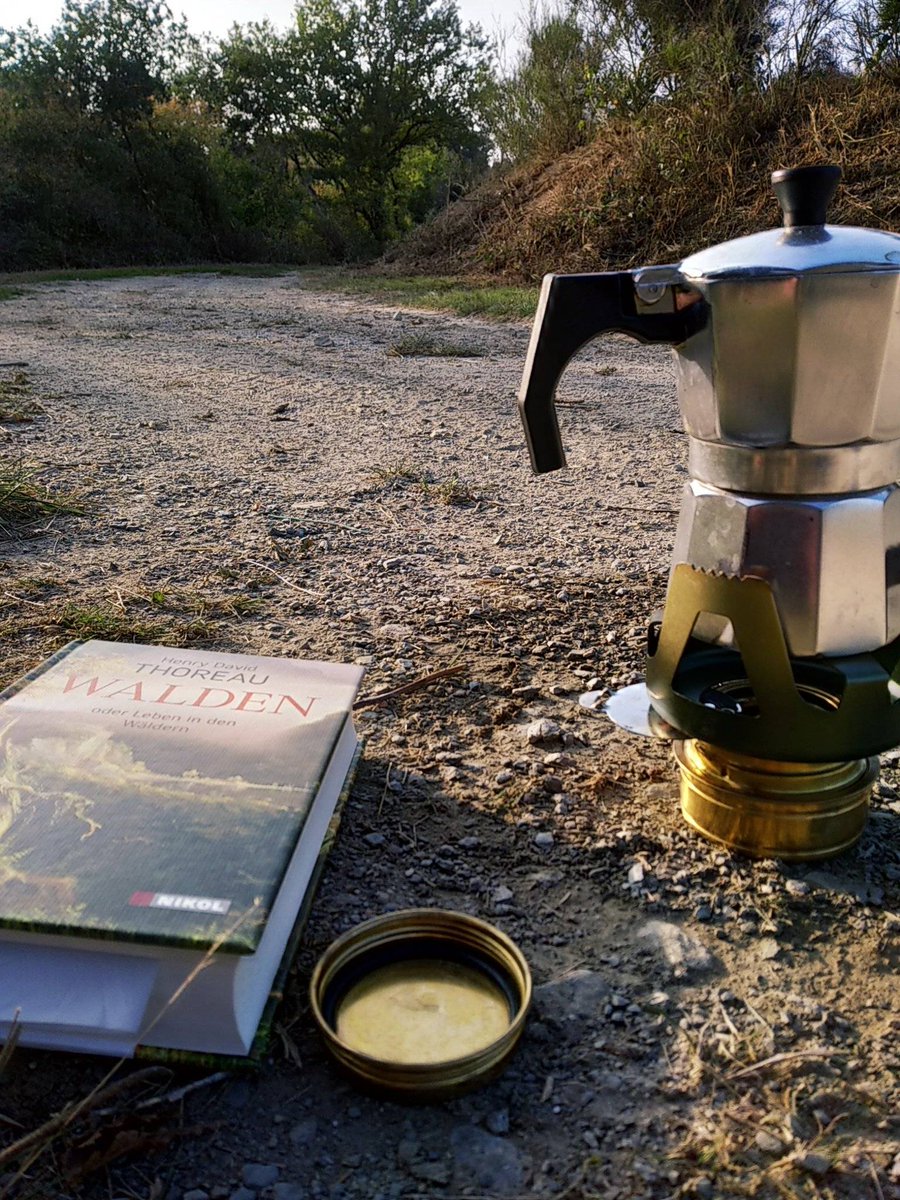tinycamperde's tweet photo. Käffchen, Walden und die vllt letzten warmen Tage für dieses Jahr genießen.

#walden #wanderlust #coffee https://t.co/ttlhFJWDCK