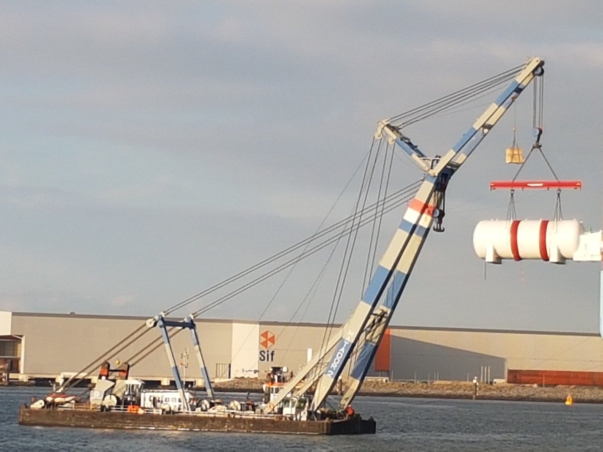 Rob_rtm's tweet photo. #Breakbulk @BonnMees #matador2 #lifting #global #amaliahaven #zon #oktober ๐ #Rotterdam @portries @Portpictures_NL ๐ณ๐ฌโ๏ธ๐ https://t.co/w8K9HofrCn