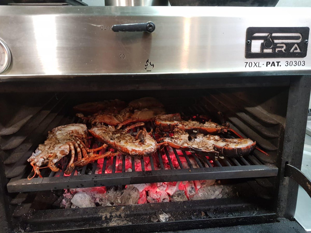 Grill_PiraOvens's tweet photo. Este fin de semana vamos al #PaisVasco #Bilbao con #HornosBrasa #Pira al #restaurante del #chef @hungfaichiu #ПЕЧЬГРИЛЬ #Печь_угольная #Holzkohleofen #BePiraBeOriginal #PiraFlavour #LiveGastronomy #showcookings #70XLLux #foodporn #food #nosecrets #Basque_Country #Bilbao #Bilbo https://t.co/sapTYgm0pU