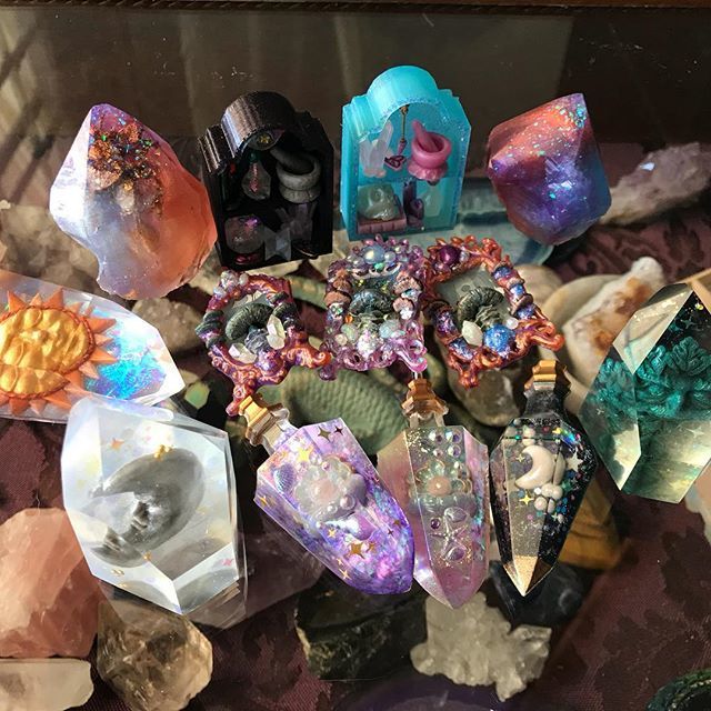 FlaviaDeschain's tweet photo. Hi!
I’m pretty unlucky today because I’ve just wrote a huge caption and then I spoiled it by pasting hashtags over🤦🏻‍♀️
So I was saying that TADAAAAH! Here are some news! Projects I’ve been working on singe the end of my summer holidays, and I’m talking … https://t.co/R5kEQ47qpa https://t.co/MRcMmbRbb8