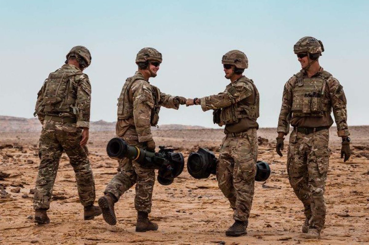 RoyalNavy's tweet photo. Reinforcing the longstanding and close military relationship between Britain and Oman #SaifSareea3 is strengthening the ability to provide security and prosperity #40Cdo #قابوس #السيف_السريع٣ https://t.co/43AmU10OnU https://t.co/8sqKfyahgt