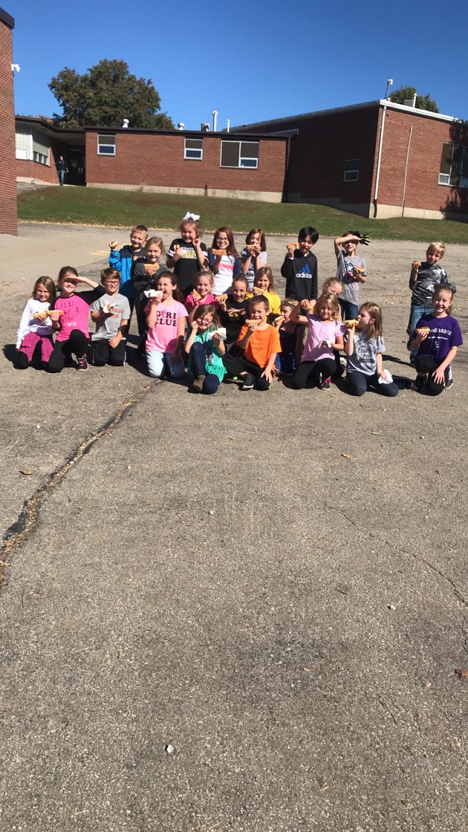MaskerMr's tweet photo. Thank you to @NWBearcatSB and @MWSUvolleyball for sending their players to help us celebrate our students reaching their reading goals  at @MinnieClineES yesterday! You made a huge impact with our students. https://t.co/SQRJzPCKo1
