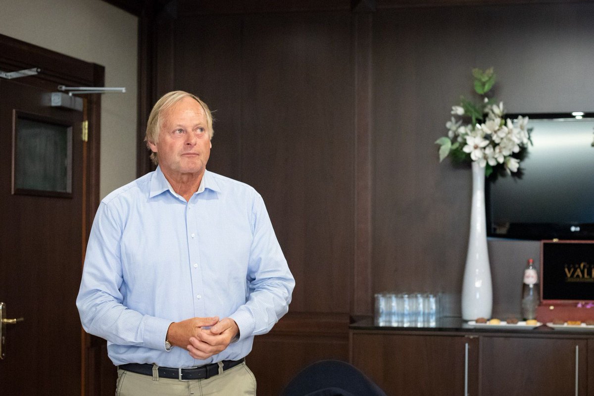 BNIHoD's tweet photo. Dank voor jullie bezoek op 16 oktober: Chester Constandse van Tektonikos,Jan Willem van den Berkhof van Adviesbureau Achterbos, Sige Bart van https://t.co/lLdZfI0FI5 en Irma Dekker van Cure4Life, leuk dat jullie er waren! https://t.co/Mhfo8tUUrU