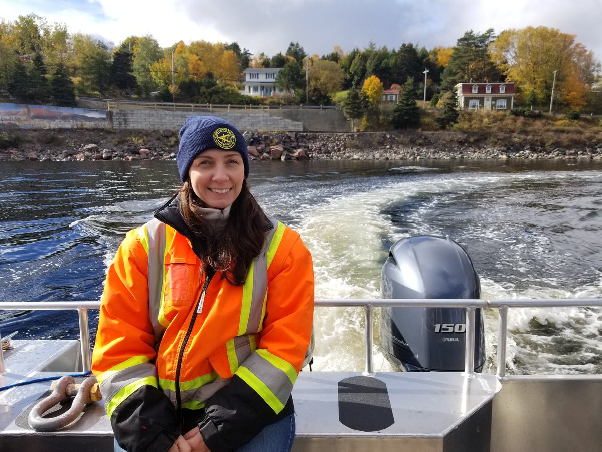Field fun with #mioceanmapping students today <a href="/marineinstitute/">Marine Institute, Memorial University</a>  #multibeam #lidar #activelearning #myjobisbetterthanyours