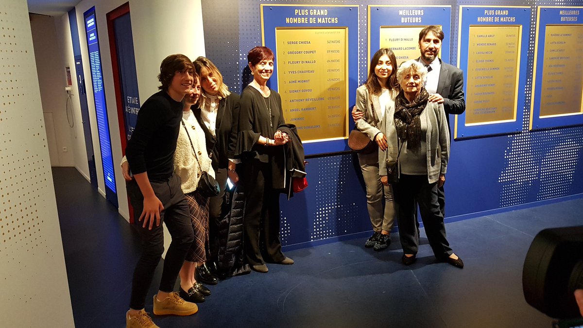 OL_HISTOIRE's tweet photo. L'OL n'oublie jamais.
ANGEL RAMBERT, 8eme joueur le plus fidèle à l'OL.
Veuve, enfants, petits enfants sont fiers et emus.
#ollemusee https://t.co/HGVR5MVez6
