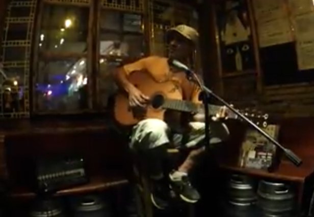 manuchao's tweet photo. No solo en China hay futuro...
también en mi barrio... y en el tuyo!!!!
https://t.co/pVoz1Iohrr
#manuchao #mariatchi https://t.co/neZqsXOAoe