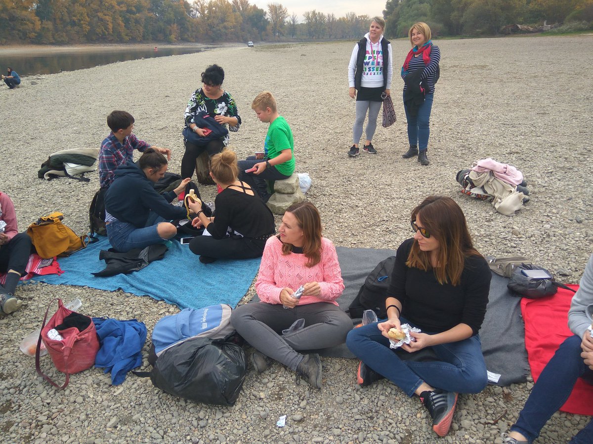 ErasmusCCC's tweet photo. Picnic in Szentendre :) https://t.co/4eP6SYGmIG