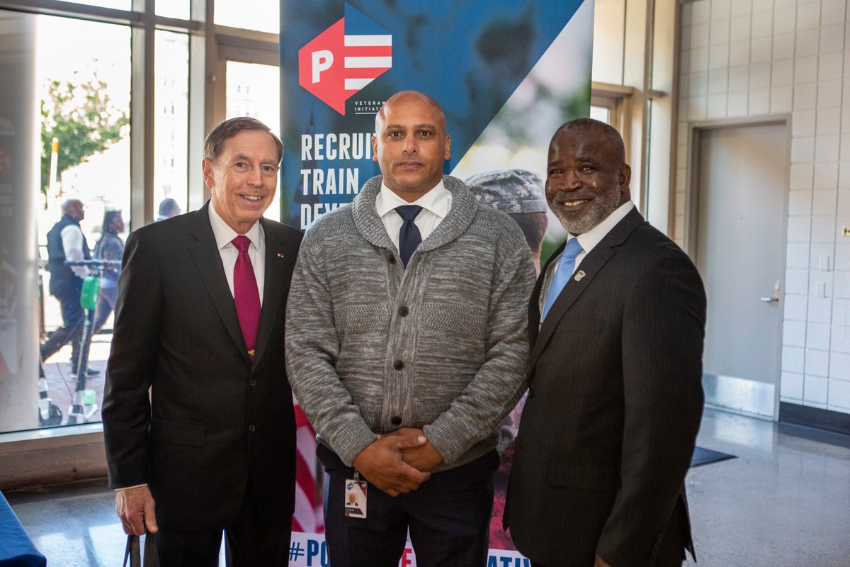 PowerHRG's tweet photo. This week, during the 2018 Veterans Initiative Summit in #WashingtonDC, our Power #veterans received an amazing surprise - a chance to have #General Petraeus visit our booth. They left inspired by having met a true American hero.

#DreamWithPower #PEHiresHeroes #DoneNext https://t.co/0sS2orRdWn