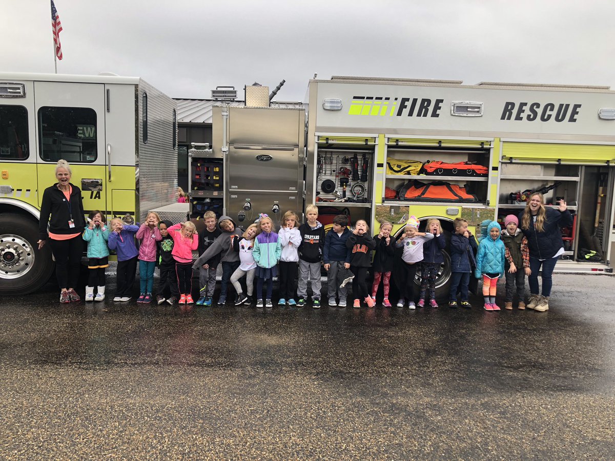 SuminskiKinders's tweet photo. Solon Fire Fighters paid us a visit today to talk about fire safety! We got to see all the gear they wear, hear a fire alarm and see a fire truck! https://t.co/luacFe0AZ1