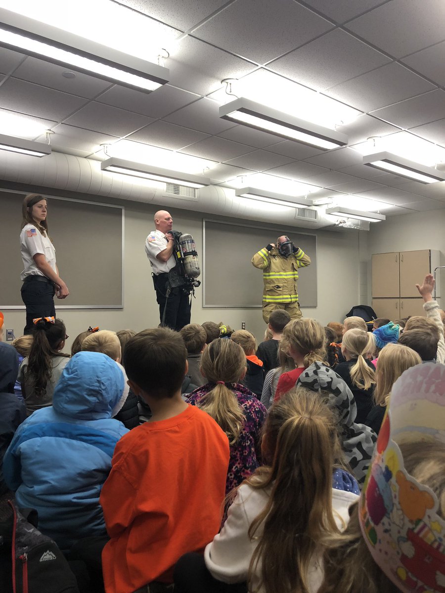 SuminskiKinders's tweet photo. Solon Fire Fighters paid us a visit today to talk about fire safety! We got to see all the gear they wear, hear a fire alarm and see a fire truck! https://t.co/luacFe0AZ1
