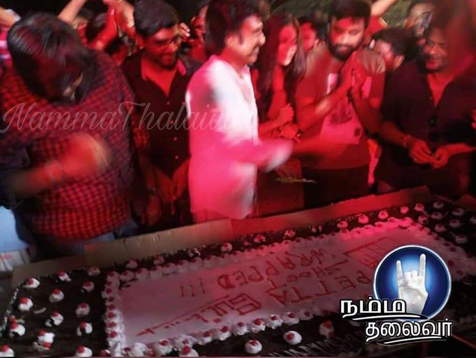 RajinikanthFan6's tweet photo. #Thalaivar celebrating #Dussehra with the people in village where #PettaShootingWrapped up earlier today !! 
#Superstar #Rajinikanth
#Petta #PettaShootWrapped #PettaWrap #PettaPongal #thalaivar165 https://t.co/6onDLAfcr9