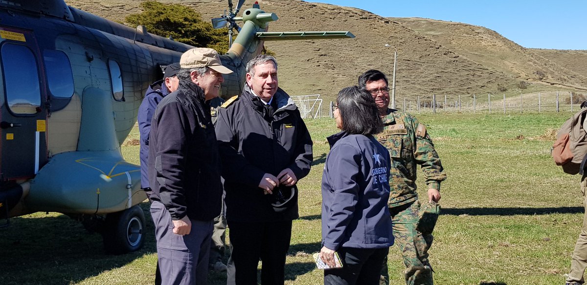 DPPTdelFuego's tweet photo. Nuestra Gobernadora @MargaritaNoram6
En nombre de nuestro Presidente @sebastianpinera da la bienvenida a ministro de relaciones Exteriores  @robertoampuero en la comuna  de Timaukel, Villa Cameron.
#CHILELOHACEMOSTODOS https://t.co/1wc7pIsyn5