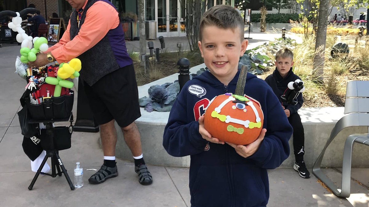 Come one, come all - help us celebrate Fall at NEWCITY! 🎃
Join us for games, crafts, music, balloon twisters, cider and donuts from 1-4pm in the Plaza. We'll also have a pumpkin patch where you can take a pumpkin home to carve, or decorate it at NEWCITY!