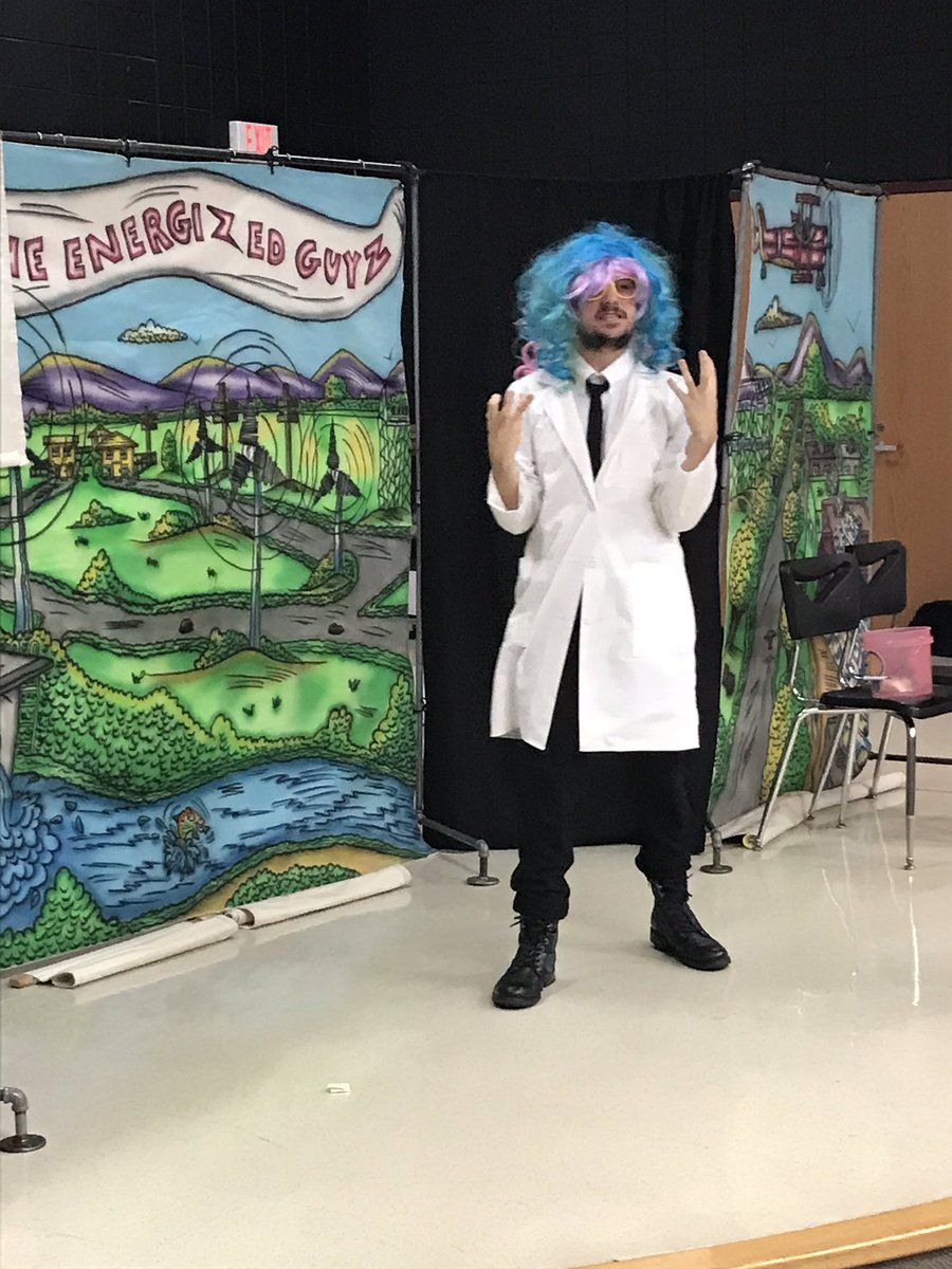 erichardsonD158's tweet image. Heineman 6th graders enjoyed the interactive presentation, Powered Up!, today.  Thank you National Theatre for Children and ComEd!
Students will bring home a sign up for each family to receive a free resource kit! 
#PoweredUp