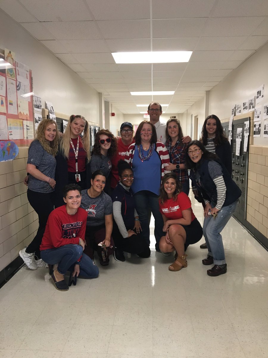 Sen0raReyes's tweet photo. SQUAD! @FacultySpirit @AHSpiritWars @AlbemarleHigh #WorldLanguageDept #ESOLDept #AHSHoCo2018 https://t.co/ViAsQMj7Oj