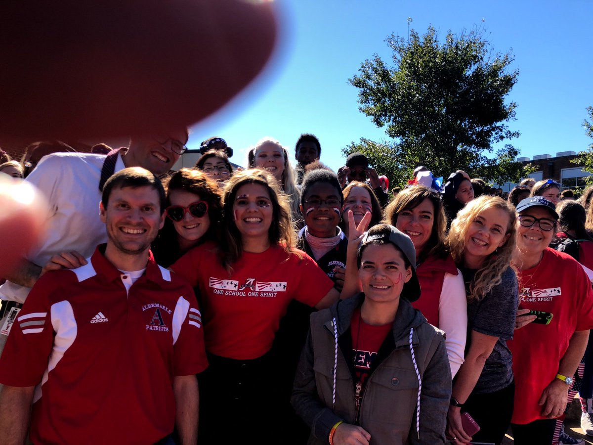 Sen0raReyes's tweet photo. SQUAD! @FacultySpirit @AHSpiritWars @AlbemarleHigh #WorldLanguageDept #ESOLDept #AHSHoCo2018 https://t.co/ViAsQMj7Oj