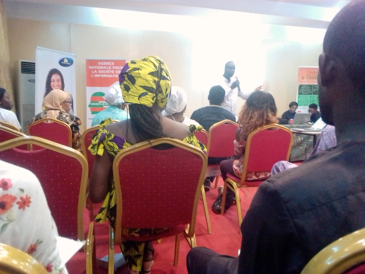 ElPoudriano's tweet photo. Formation sur le Marketing Digital présentée par #AlmoctarSeyni #ANSiNiger #Fonaf le 19/10/2018 au Palais du 29 Juillet de #Niamey. https://t.co/wiOVAkqA7h