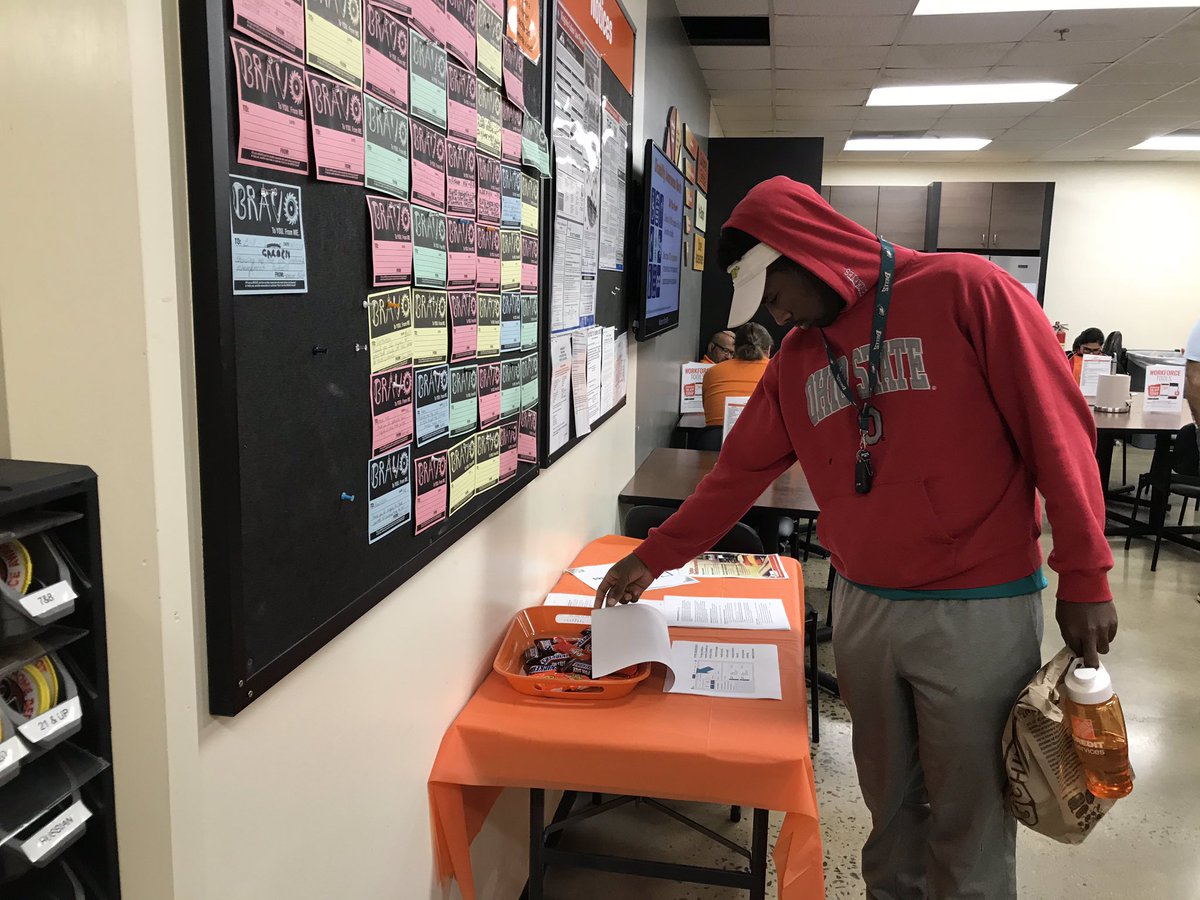 notinusehh's tweet photo. #4601 Associates checking out Tuition Reimbursement benefits!! https://t.co/dBXEEOstGT