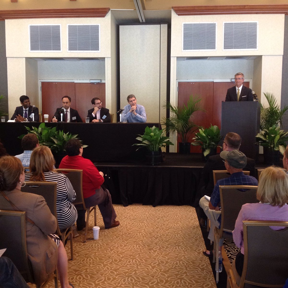 UCFCECS's tweet image. Our second panel, led by @UCFBusiness Dean Paul Jarley, is underway. #UCFDataSci @SiemensUSA
