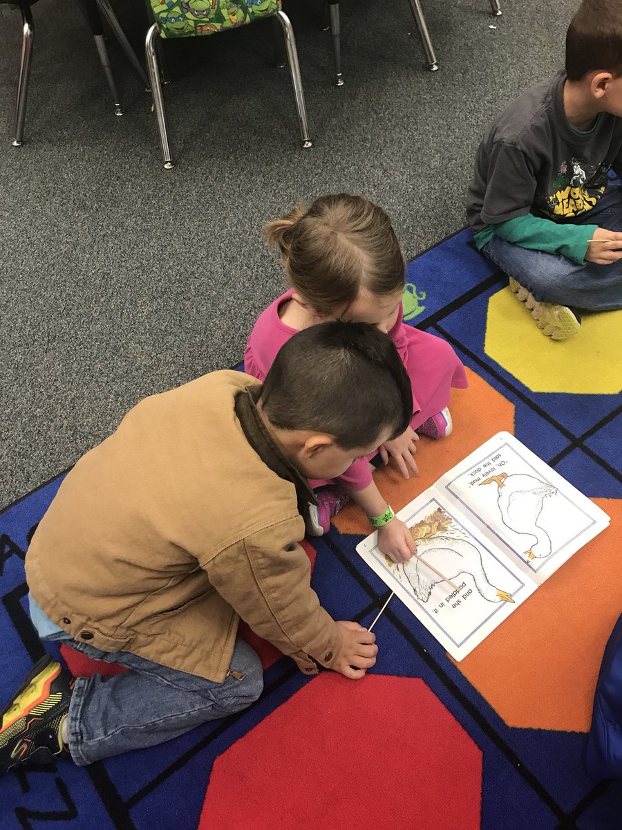 RachelYoungWMES's tweet photo. My super readers worked so hard with their partners to practice their pointer power! #cabcoteach #powerofthepineapple #WMESRocks #dualimmersion https://t.co/lnzWs35QIs