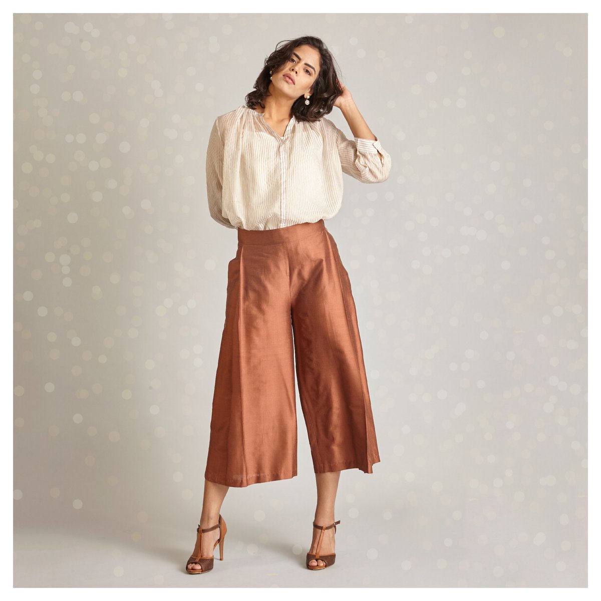 liveFSlife's tweet image. If you don&apos;t carry along your festive mood to where you spend 5 days a week, where else? #Unwork your work wear.
Festive Edit: bit.ly/2pYVbKM