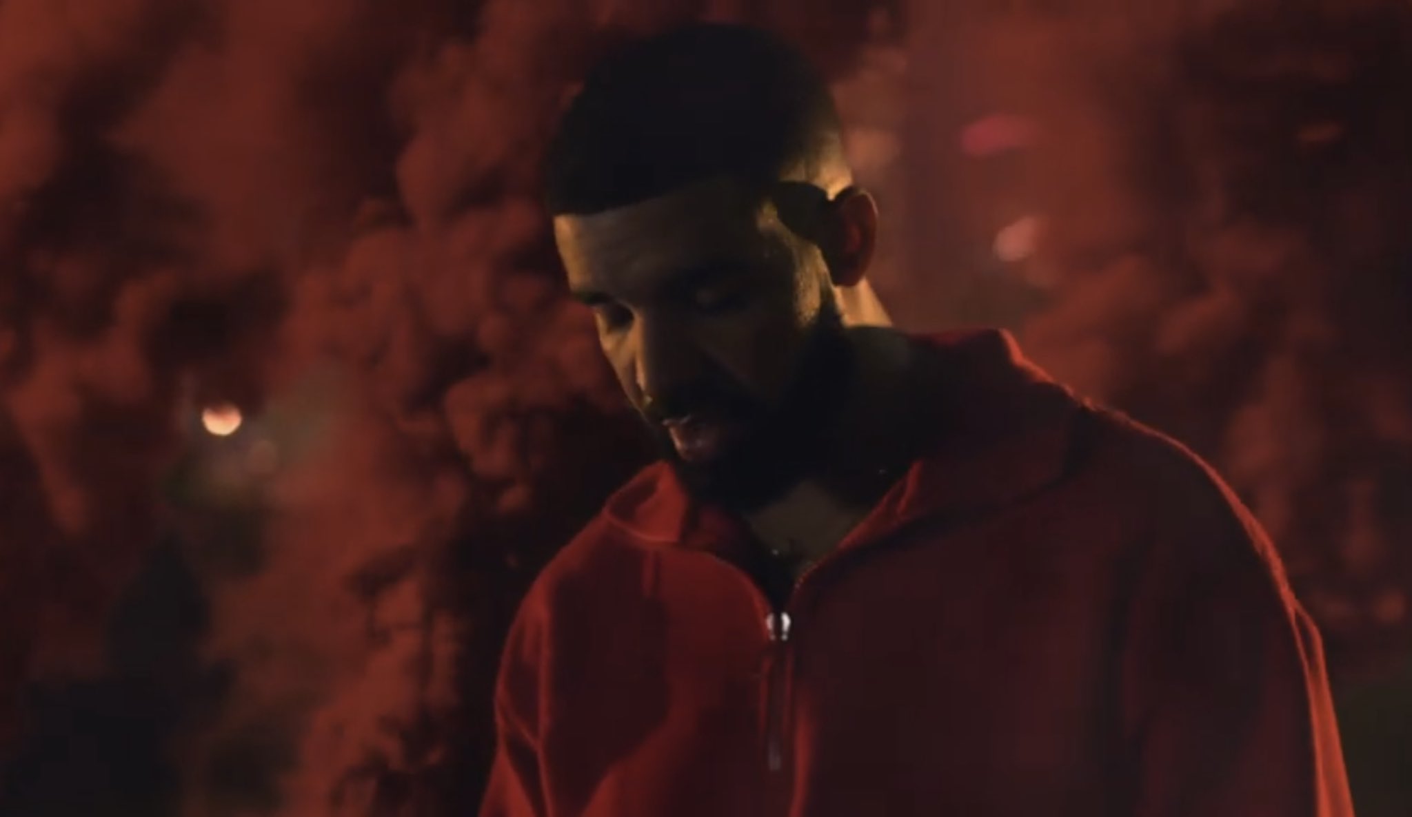 UpscaleHype - Drake Wears Louis Vuitton Sweatsuit in Travis Scott's Sicko  Mode Video  sweatsuit-in-travis-scotts-sicko-mode-video/ - UpscaleHype