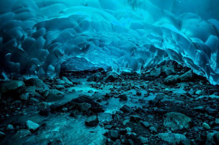 NaturelsWeird's tweet photo. Mendenhall Ice Cave is a huge cave located inside a glacier in Alaska. https://t.co/9v1ATwIOqe