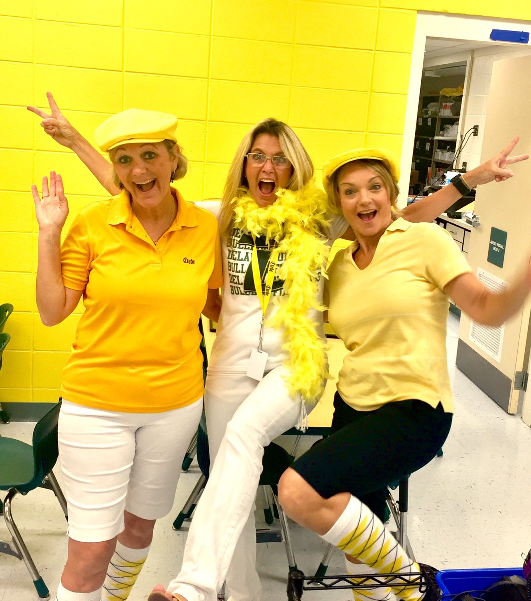 beckypitchford1's tweet photo. Sport’en our Yellow Crede Friday House Pride at BLE! #Credebelieves #YellowRules @BlueLakeDolphin @mediagal1023 @Cvillsurfer31 https://t.co/0S1jthYs8y