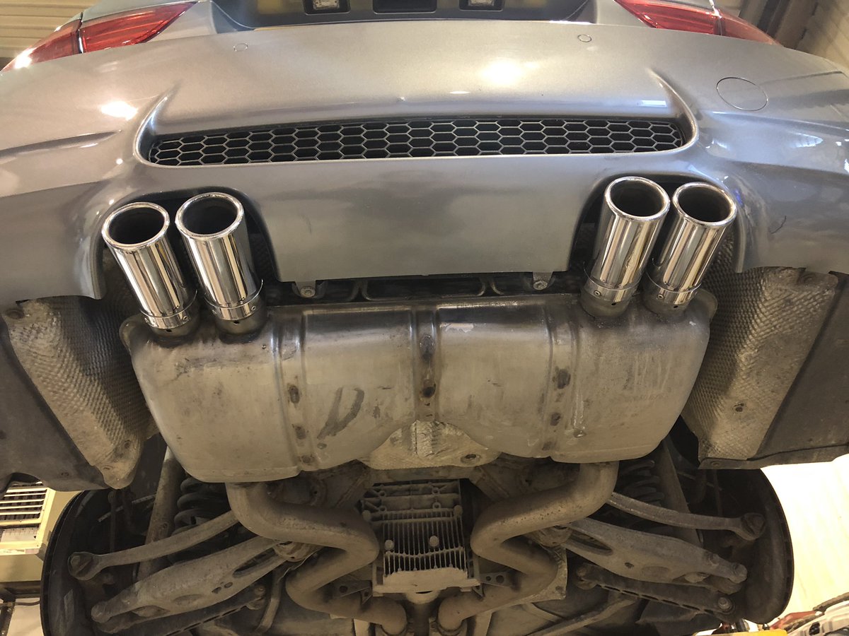 QCRnarborough's tweet photo. What a difference a polish makes #shiny #exhaust #e90 #m3 #extrahorsepower😂 #bigbigbooty #itsgotabigbooty https://t.co/Pamdsu24A2