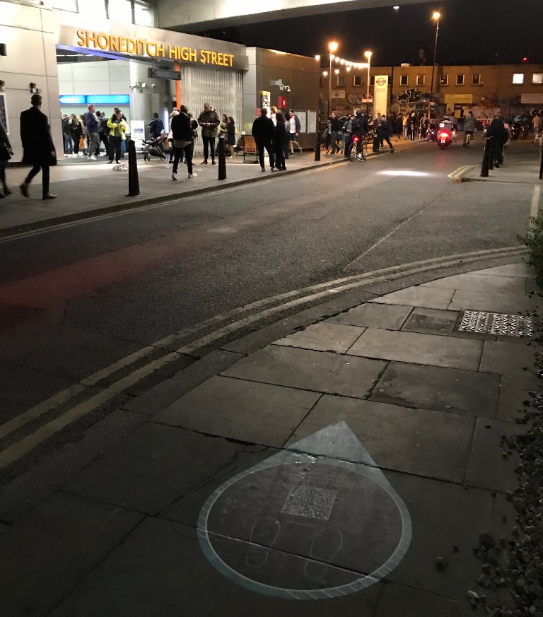 OCOGlasses's tweet image. Going for a pint 🍺 after work around #Shoreditch? Why don't you take the opportunity to test your sight on the go with our #UrbanEyeTest? 👓
