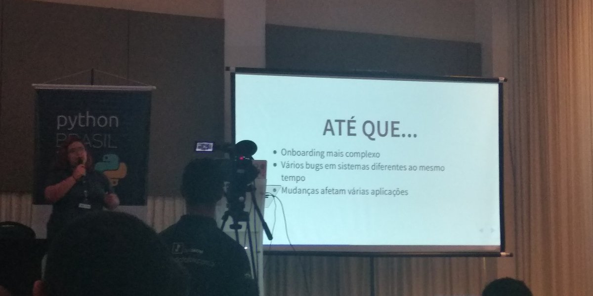 quatroka's tweet image. Quebrei minhas aplicações em micro serviços e agora? Bianca rosa #PYTHONBR14