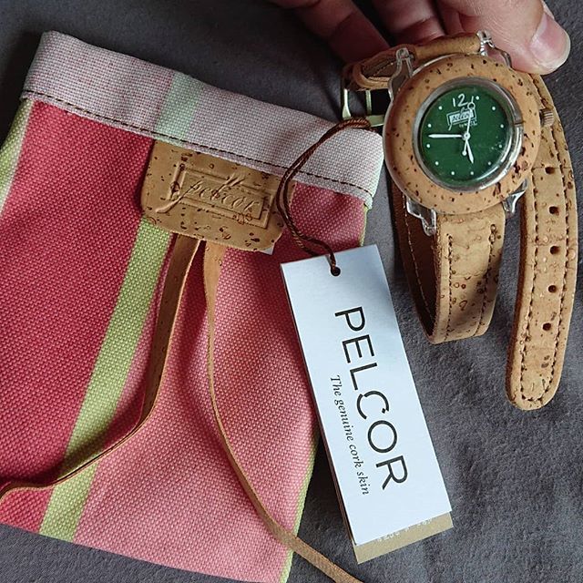 anneliesje's tweet photo. Pretty souvenir
#cork
#corkfactory #portugal #portugalexport #souvenir #watch #uniquewatch https://t.co/iz3wyVRd0Z https://t.co/pETyQoNkzI