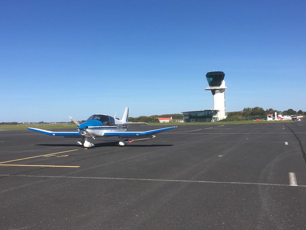 sportairflying's tweet image. Yo yo way to go - watch out, friendly skies.  Alex Sims @charliealexsims passed his PPL today @sportairflying with the last flight test. Well done to our latest new pilot! #ppl #funflying #lightaircraft #sussexflyingclubs #robindr400