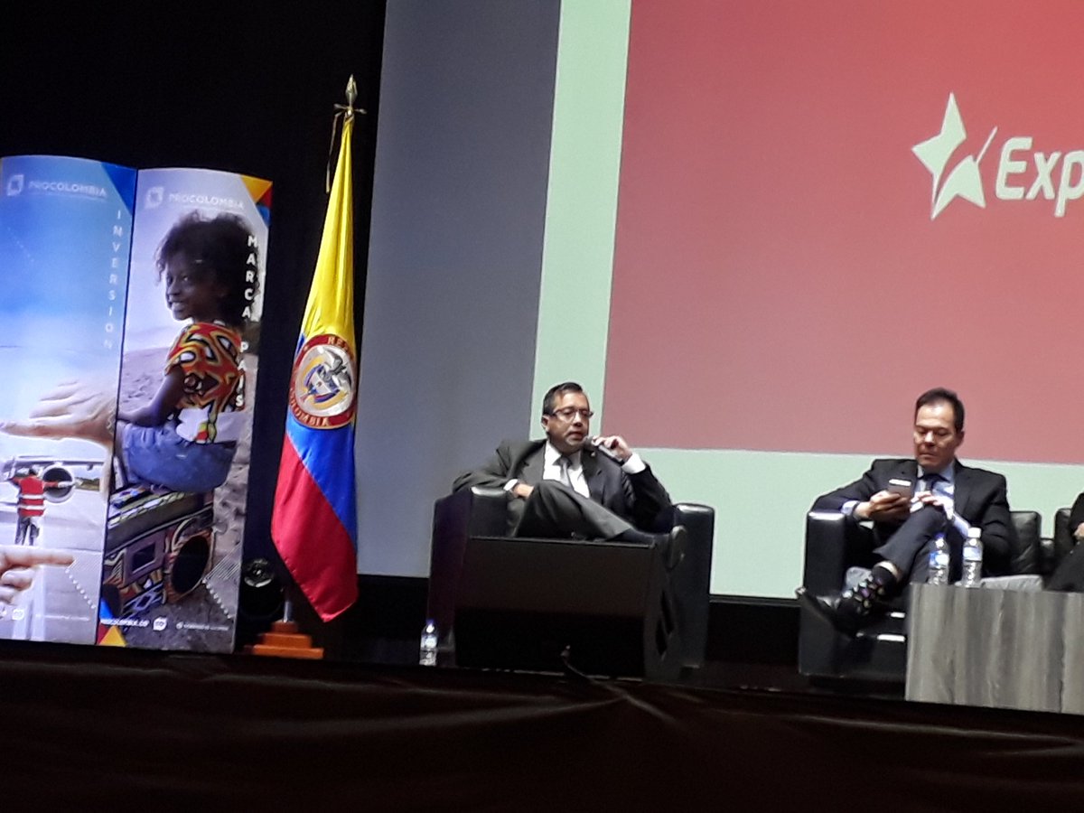 PROCOLOMBIACO's tweet photo. #ExportStars: "es importante que ustedes como futuros exportadores, fortalezcan su conocimiento en el tema de #innovación para que sus empresas tengan un diferencial en el mercado", Dario Cano de Nativa Produce - @NativaWorldwide en #FuturExpo. https://t.co/jpeuqsvF3x