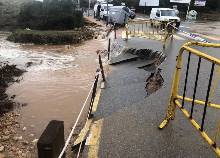 #LaGotaFria Spanje op zijn anders. Bizarre hoeveelheid regen en urenlang onweer; eens in de 10-15 jaar ...#ookeensmeegemaakt #Alcossebre